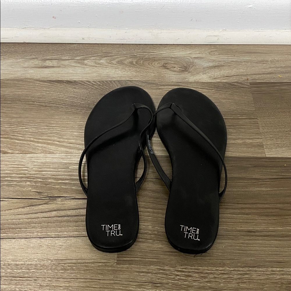 Time and Tru Women's Black Sandals